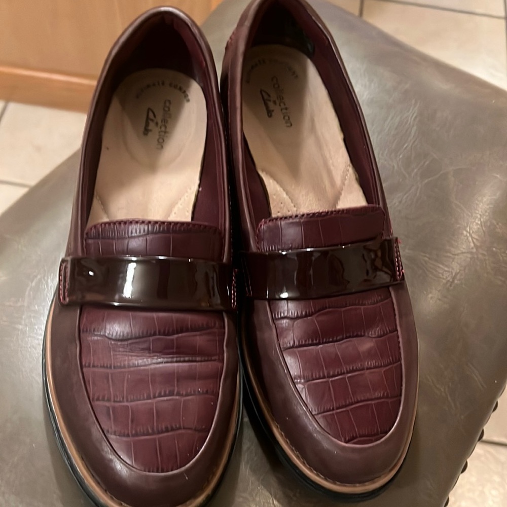 Woman’s Clark sharon gracie shoes 7.5 burgundy color
